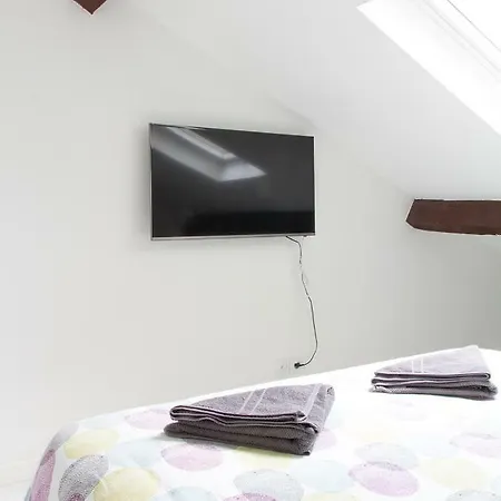 Aux Iles D'or Apartment *